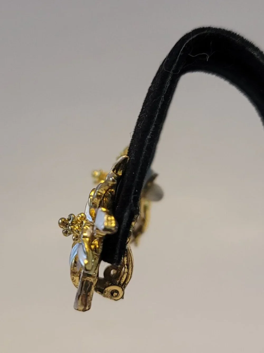 Vintage Clip On Earrings Gold Tone with White Enamel Edelweiss Blossom Motif